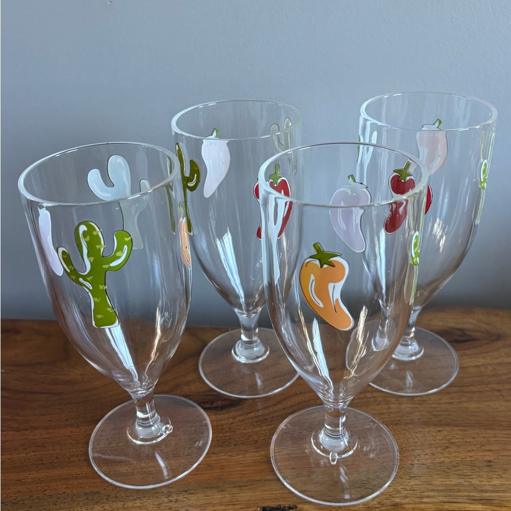 4 festive plastic wine glasses for Cinco de Mayo